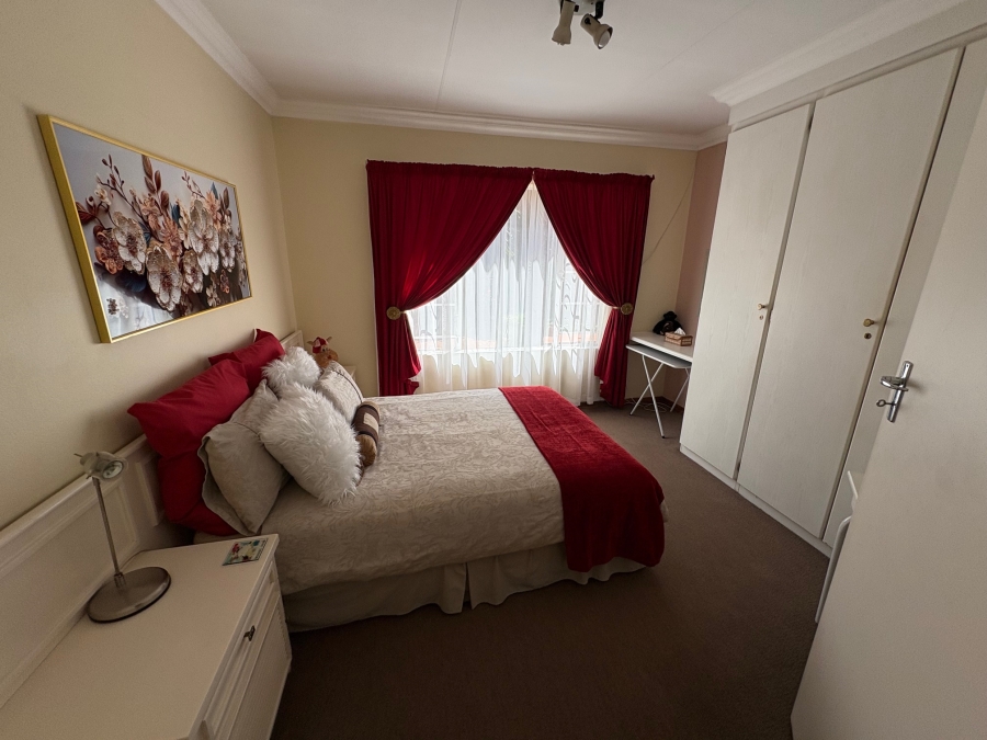 3 Bedroom Property for Sale in Eldoraigne Gauteng
