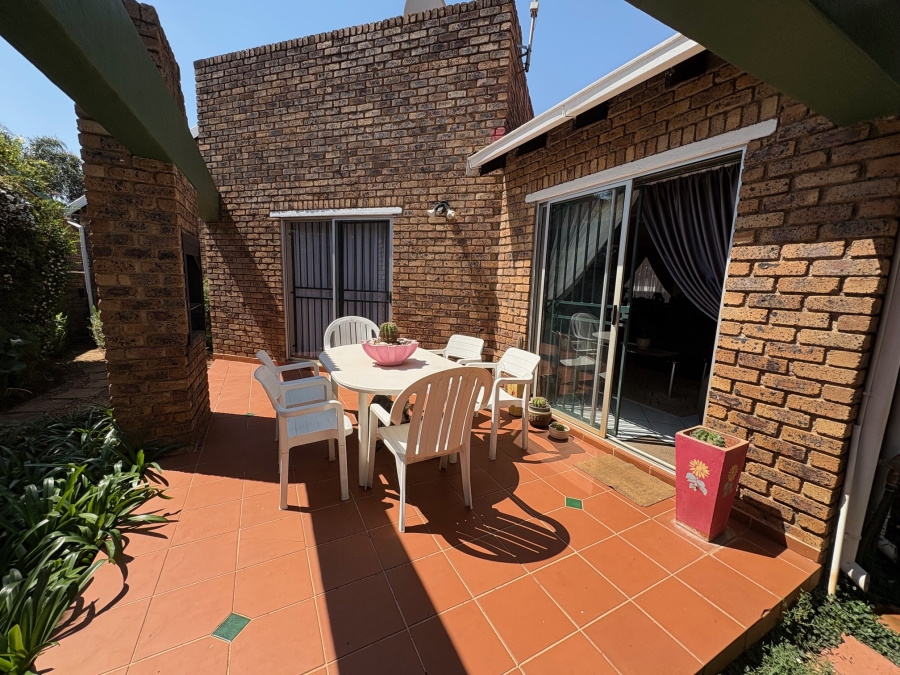 3 Bedroom Property for Sale in Eldoraigne Gauteng