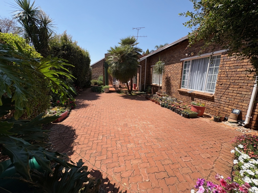 3 Bedroom Property for Sale in Eldoraigne Gauteng