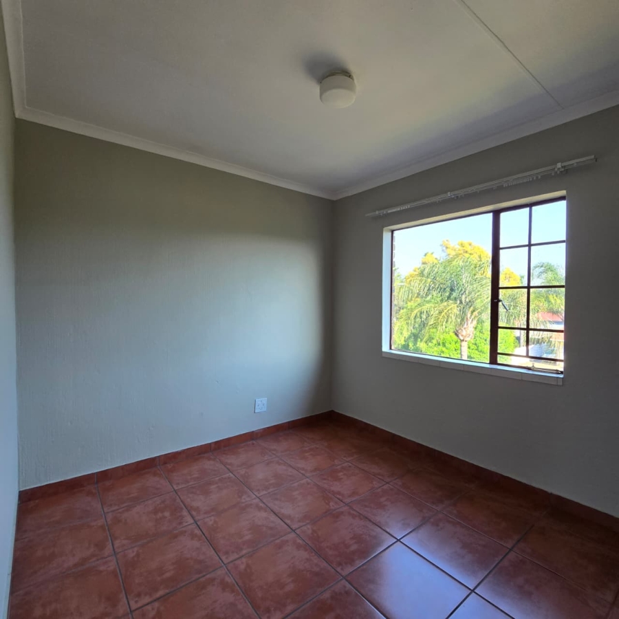 To Let 2 Bedroom Property for Rent in Moregloed Gauteng