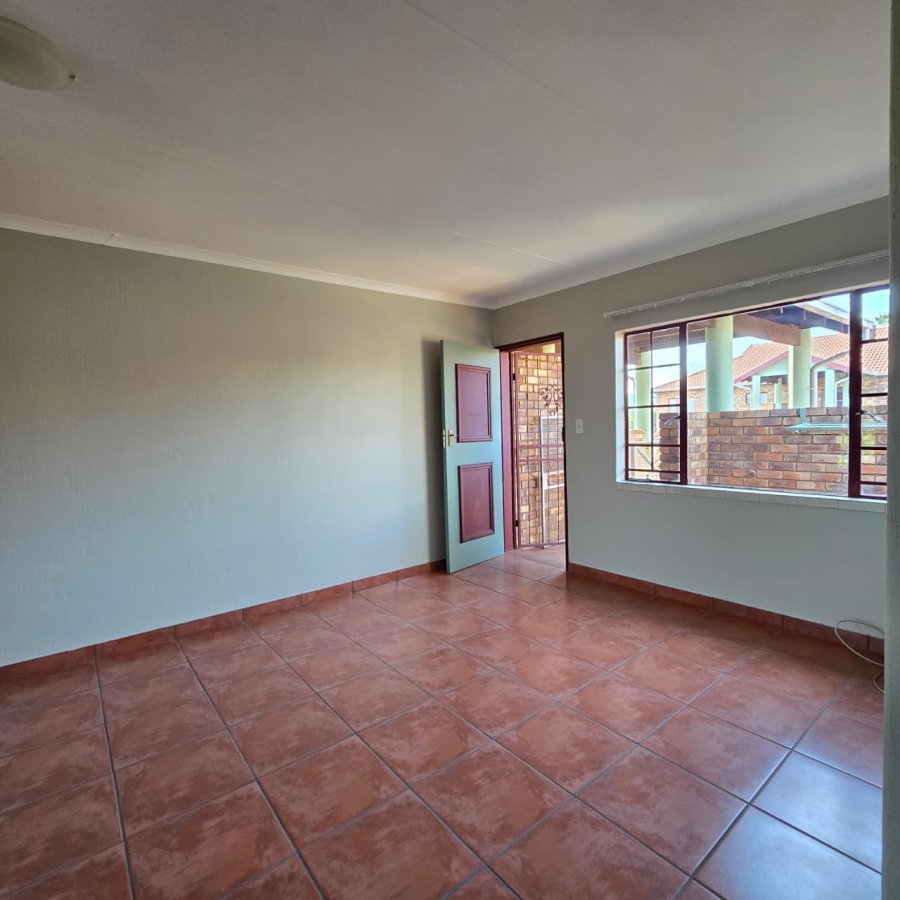 To Let 2 Bedroom Property for Rent in Moregloed Gauteng