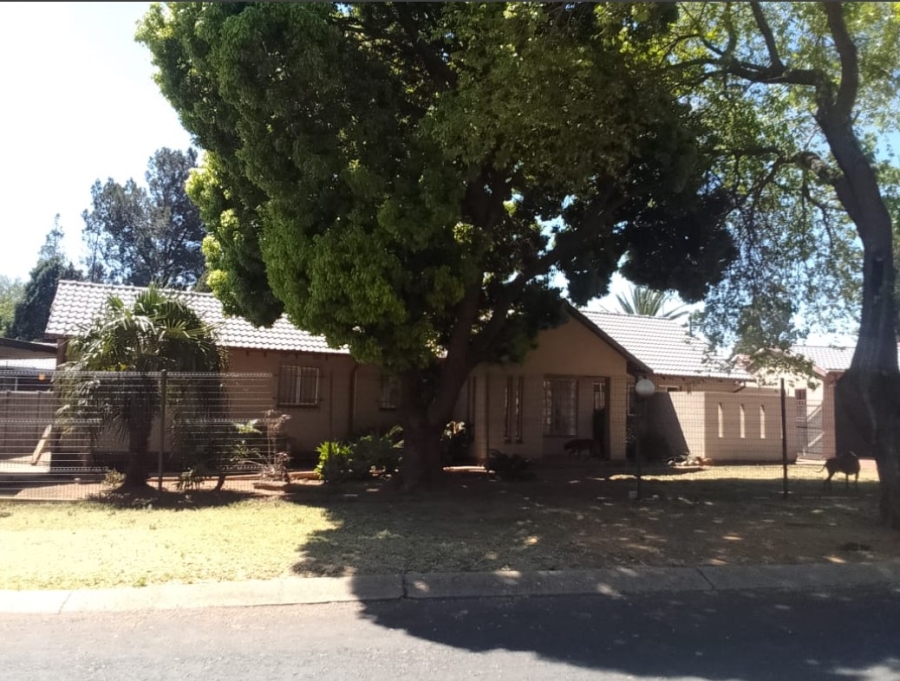 To Let 1 Bedroom Property for Rent in Brackenhurst Gauteng