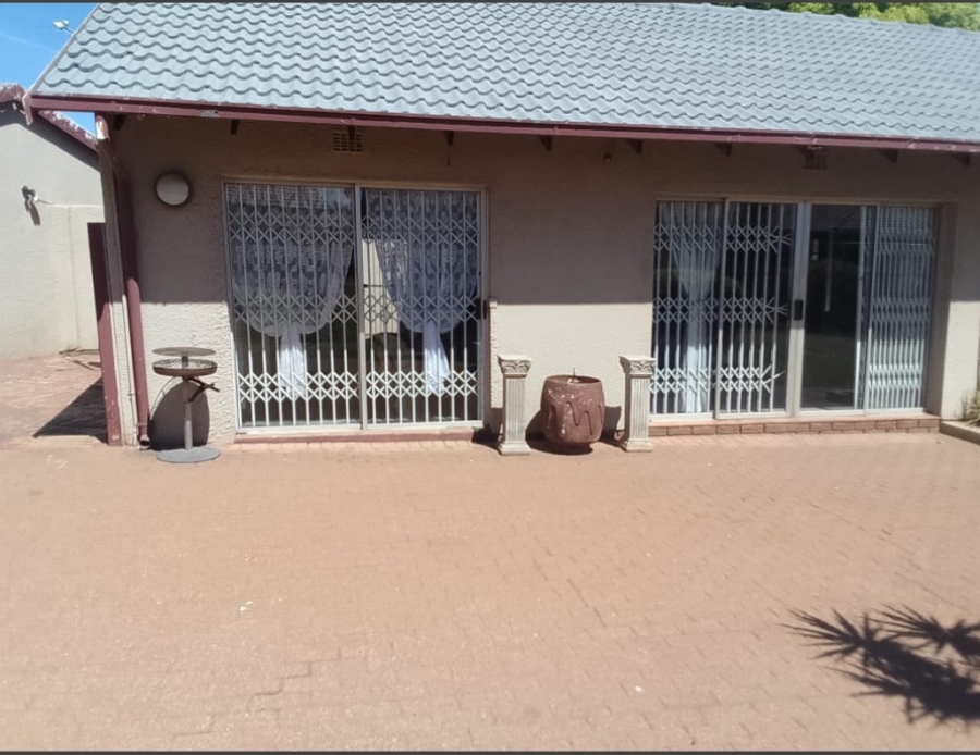 To Let 1 Bedroom Property for Rent in Brackenhurst Gauteng