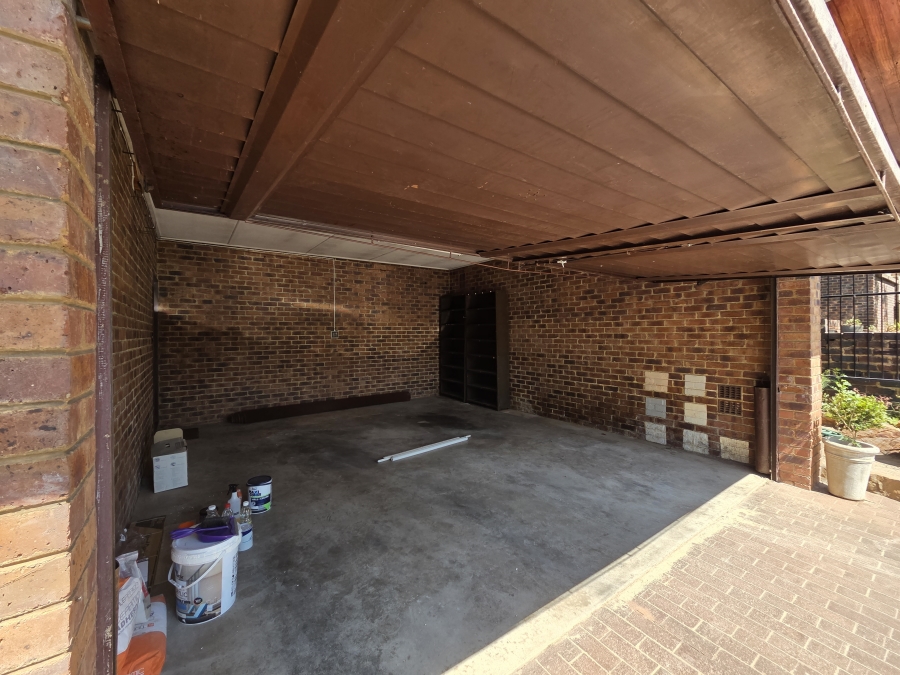 To Let 3 Bedroom Property for Rent in Floracliffe Gauteng