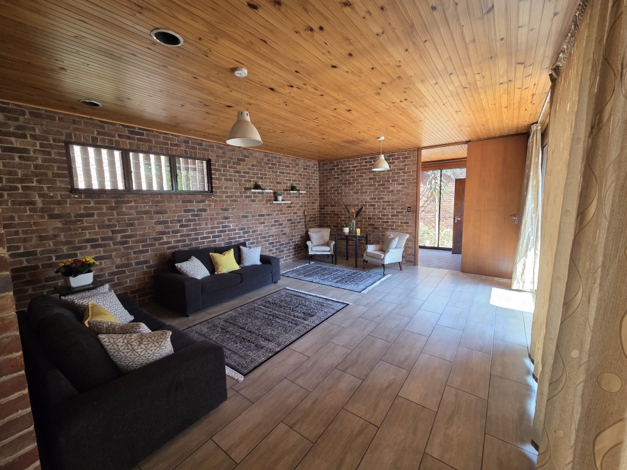 To Let 3 Bedroom Property for Rent in Floracliffe Gauteng