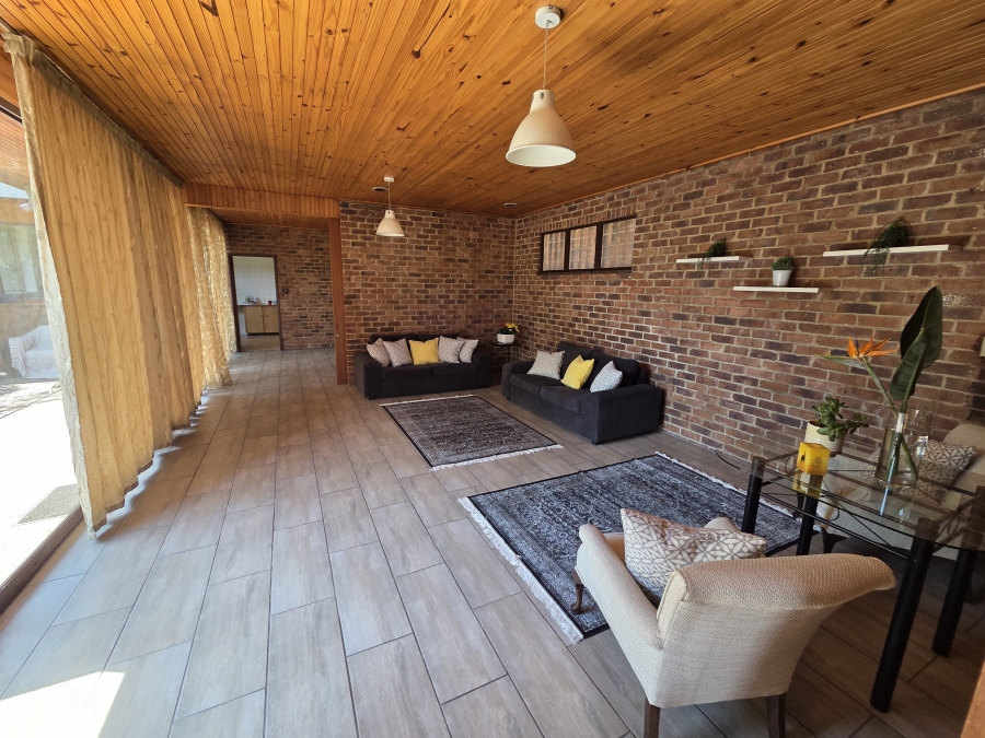 To Let 3 Bedroom Property for Rent in Floracliffe Gauteng