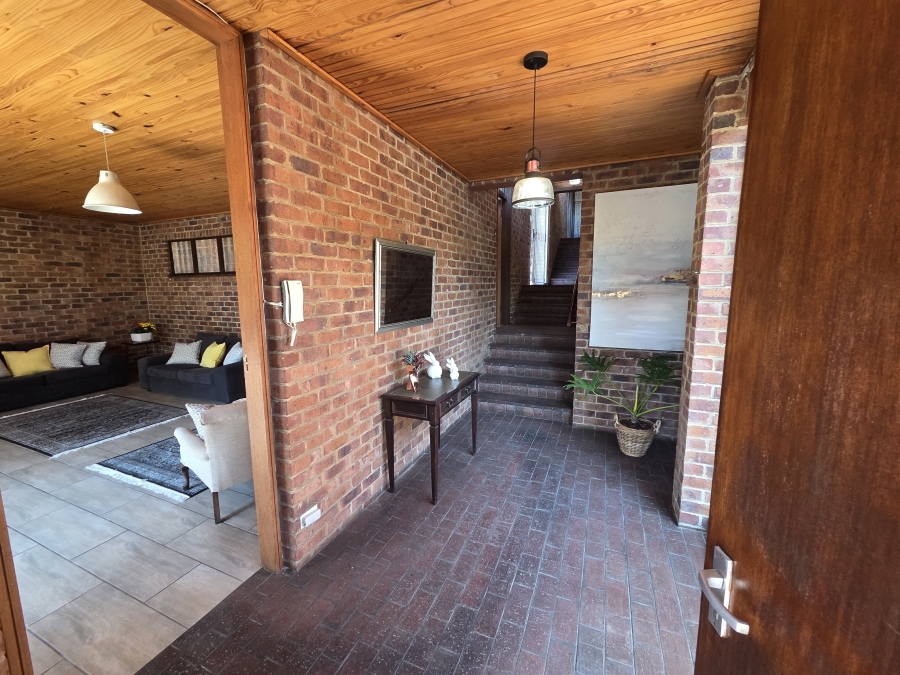 To Let 3 Bedroom Property for Rent in Floracliffe Gauteng