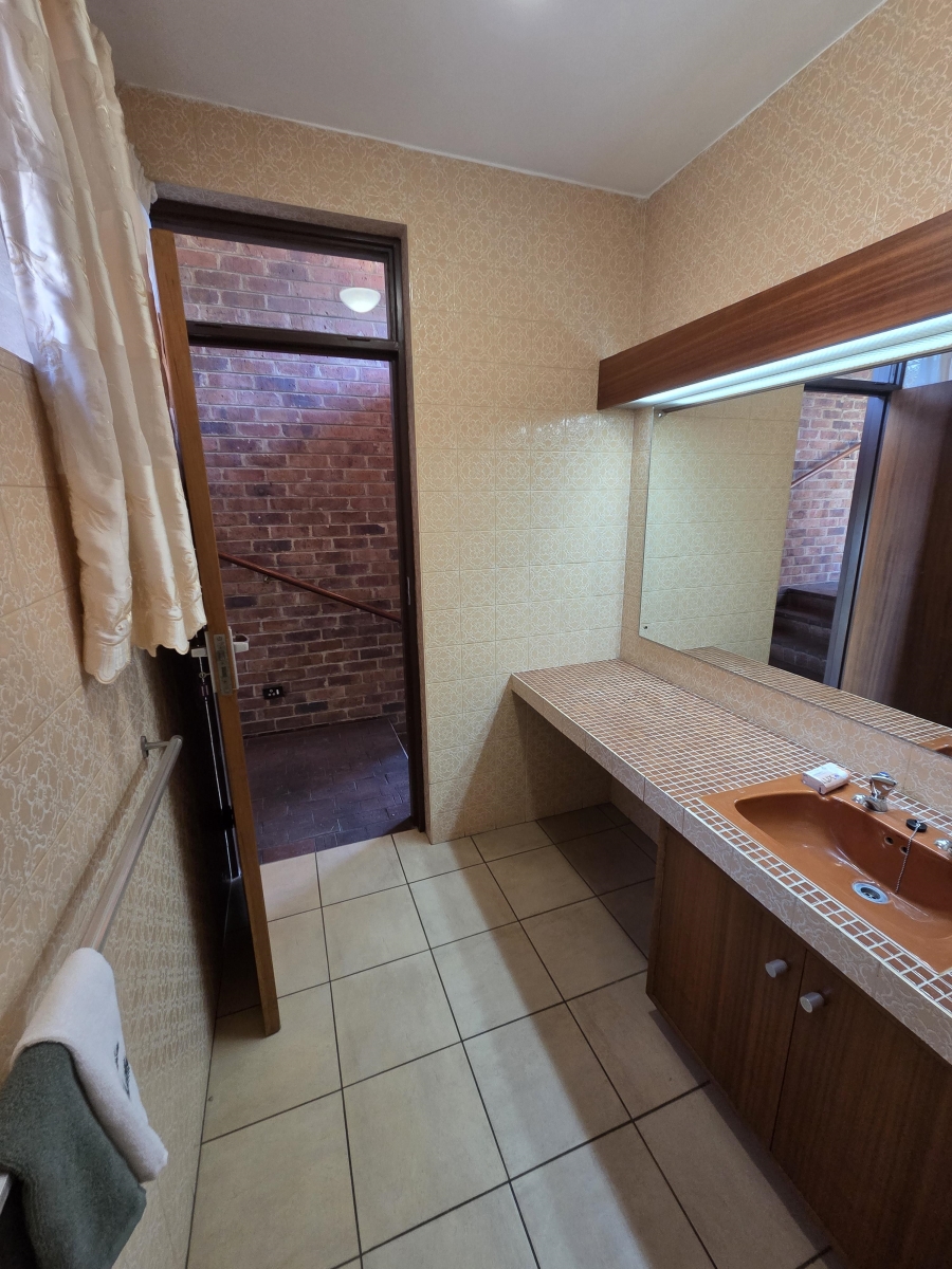 To Let 3 Bedroom Property for Rent in Floracliffe Gauteng