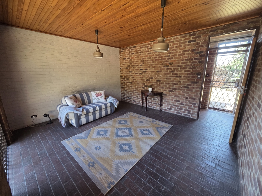 To Let 3 Bedroom Property for Rent in Floracliffe Gauteng