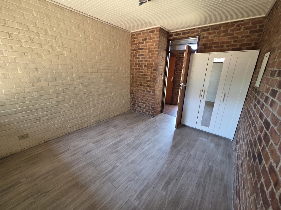 To Let 3 Bedroom Property for Rent in Floracliffe Gauteng