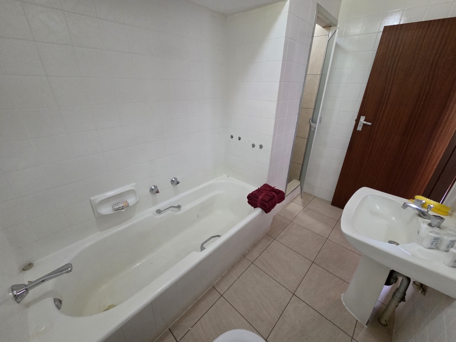 To Let 3 Bedroom Property for Rent in Floracliffe Gauteng