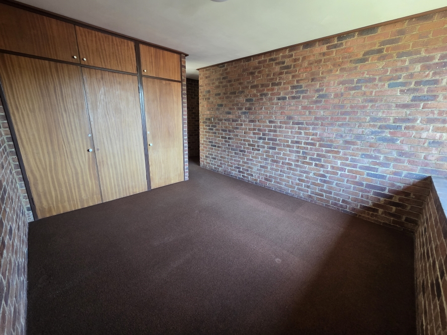 To Let 3 Bedroom Property for Rent in Floracliffe Gauteng