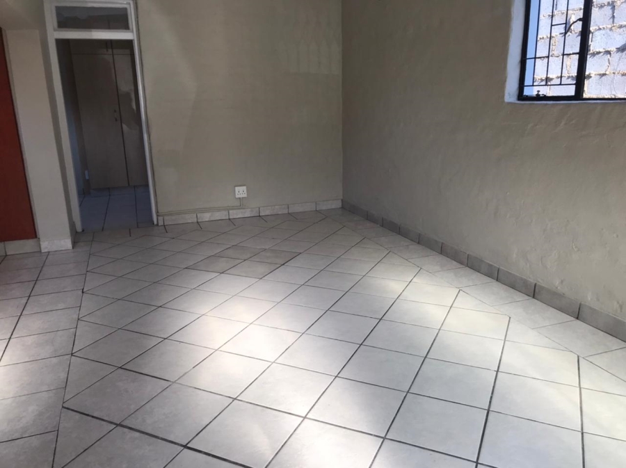 To Let 1 Bedroom Property for Rent in Edenvale Central Gauteng