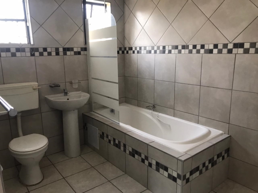 To Let 1 Bedroom Property for Rent in Edenvale Central Gauteng