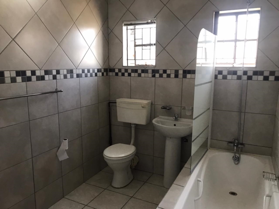 To Let 1 Bedroom Property for Rent in Edenvale Central Gauteng