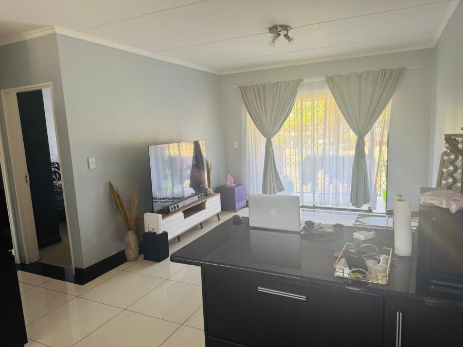 To Let 1 Bedroom Property for Rent in Noordwyk Gauteng