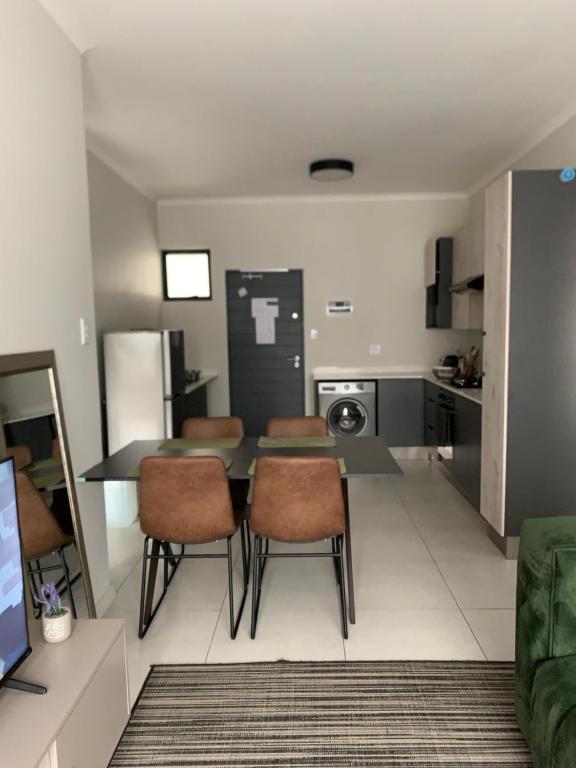 2 Bedroom Property for Sale in Erand Gardens Gauteng