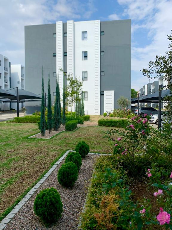 2 Bedroom Property for Sale in Erand Gardens Gauteng