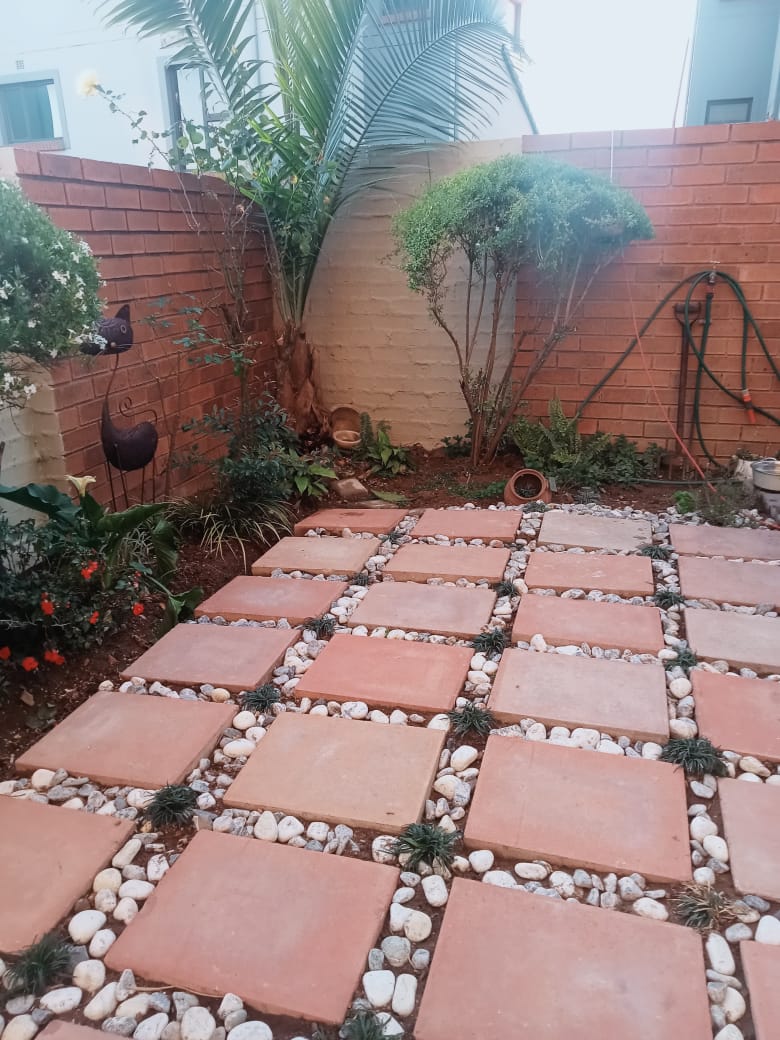 To Let 2 Bedroom Property for Rent in Kyalami Hills Gauteng