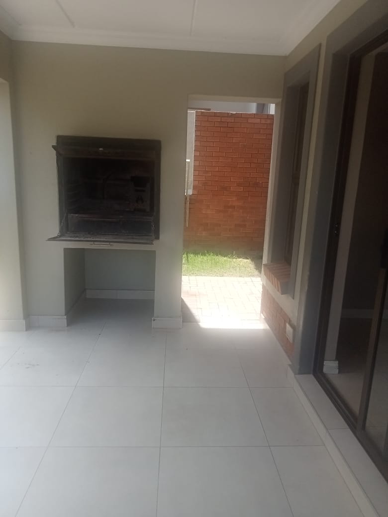 To Let 2 Bedroom Property for Rent in Kyalami Hills Gauteng