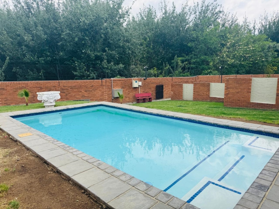 To Let 2 Bedroom Property for Rent in Kyalami Hills Gauteng