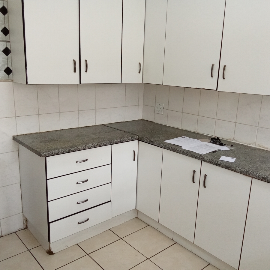 2 Bedroom Property for Sale in Florida Lake Gauteng
