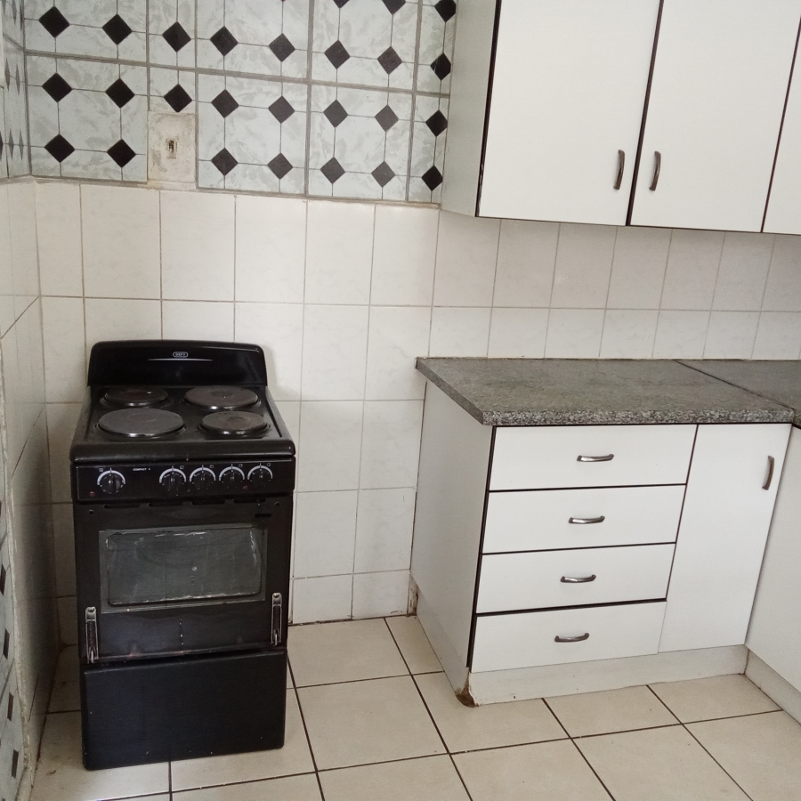 2 Bedroom Property for Sale in Florida Lake Gauteng