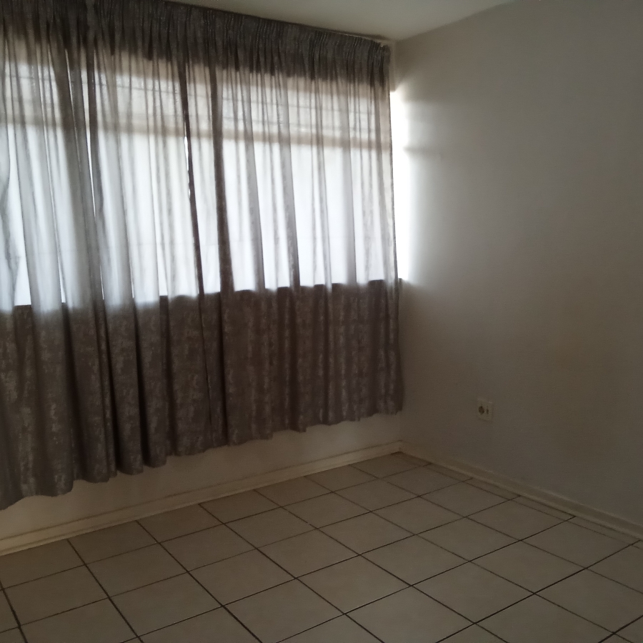 2 Bedroom Property for Sale in Florida Lake Gauteng