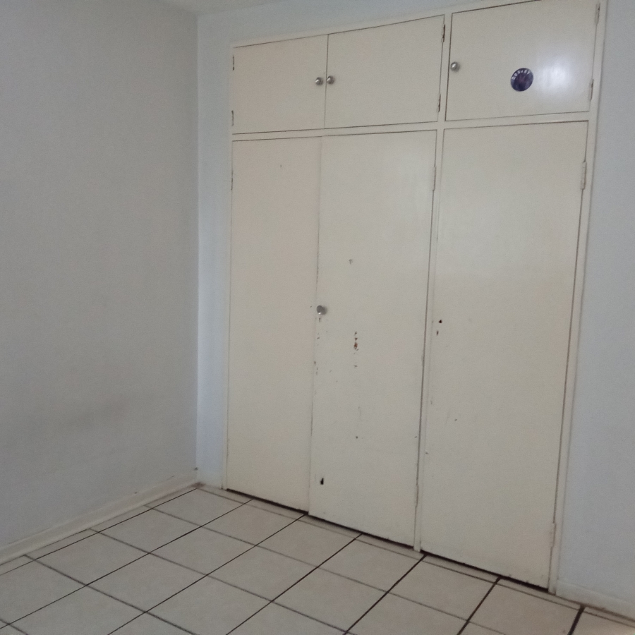 2 Bedroom Property for Sale in Florida Lake Gauteng