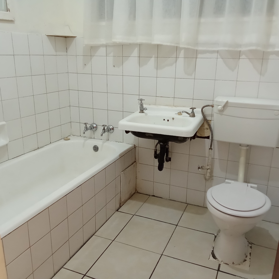 2 Bedroom Property for Sale in Florida Lake Gauteng