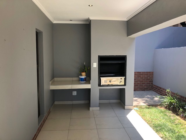 4 Bedroom Property for Sale in Bryanston Gauteng