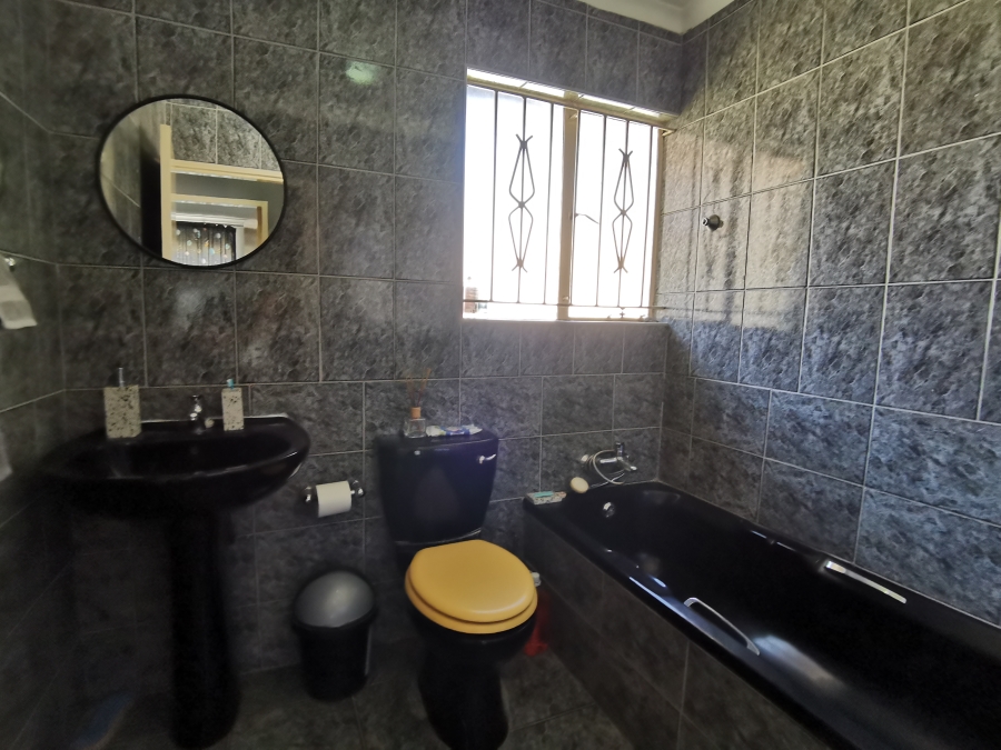 3 Bedroom Property for Sale in Kew Gauteng