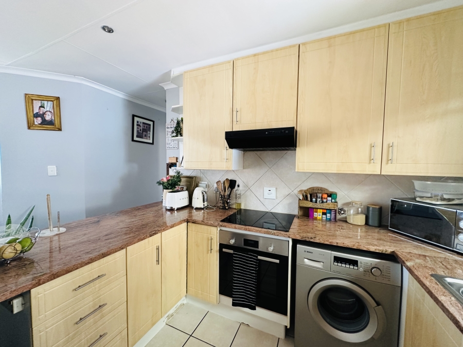To Let 3 Bedroom Property for Rent in Mooikloof Ridge Gauteng