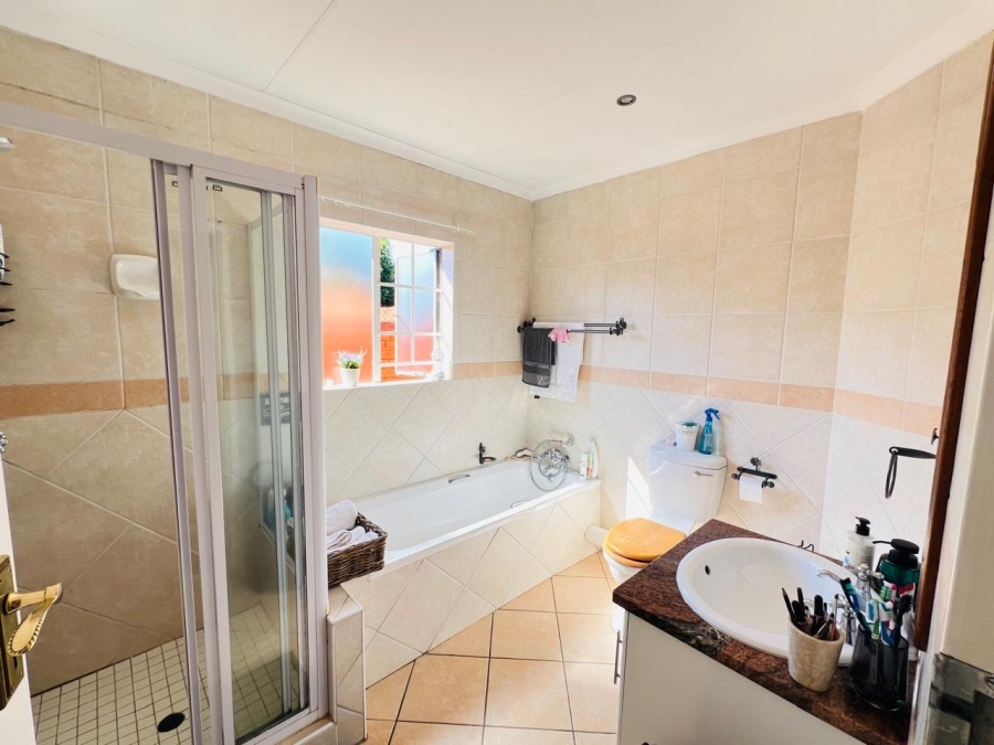 To Let 3 Bedroom Property for Rent in Mooikloof Ridge Gauteng