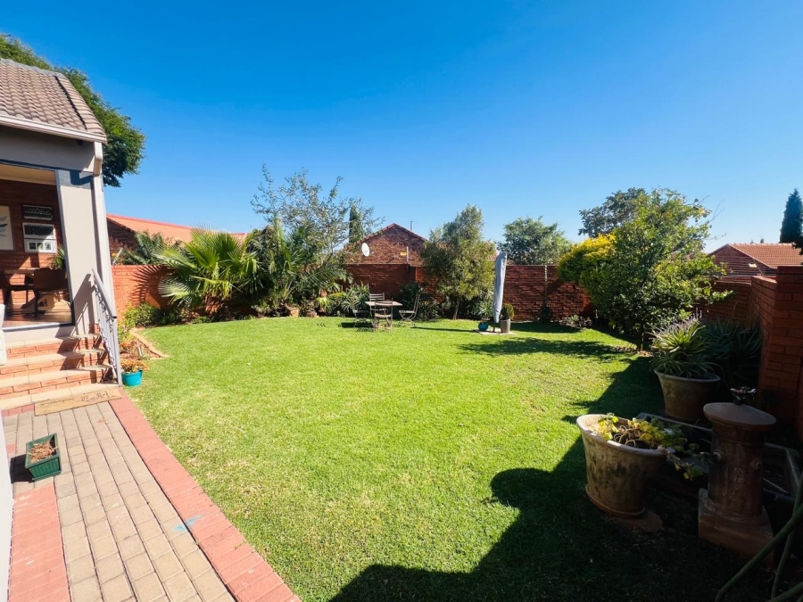 To Let 3 Bedroom Property for Rent in Mooikloof Ridge Gauteng