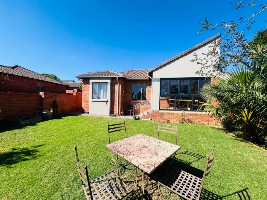 To Let 3 Bedroom Property for Rent in Mooikloof Ridge Gauteng