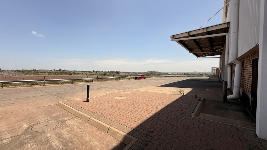 To Let commercial Property for Rent in Clayville Gauteng