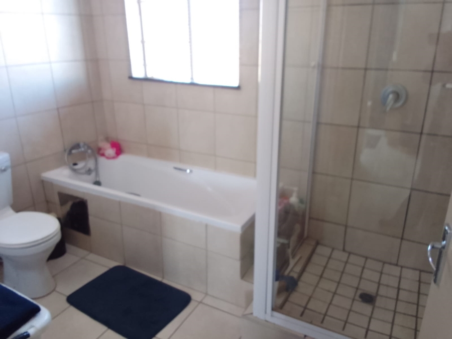 3 Bedroom Property for Sale in Annlin Gauteng