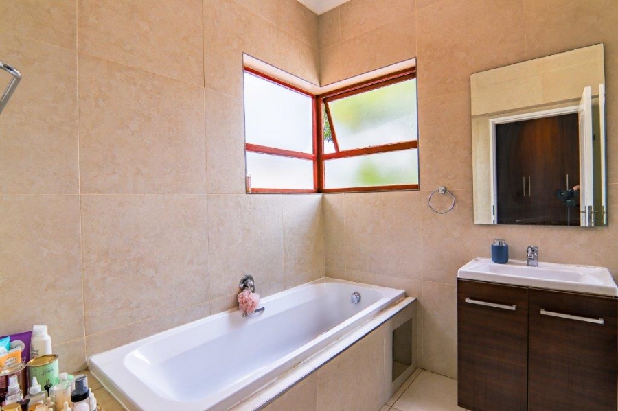 3 Bedroom Property for Sale in Candlewoods Country Estate Gauteng