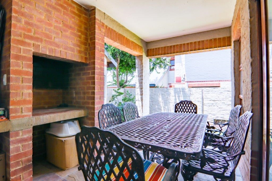 3 Bedroom Property for Sale in Candlewoods Country Estate Gauteng