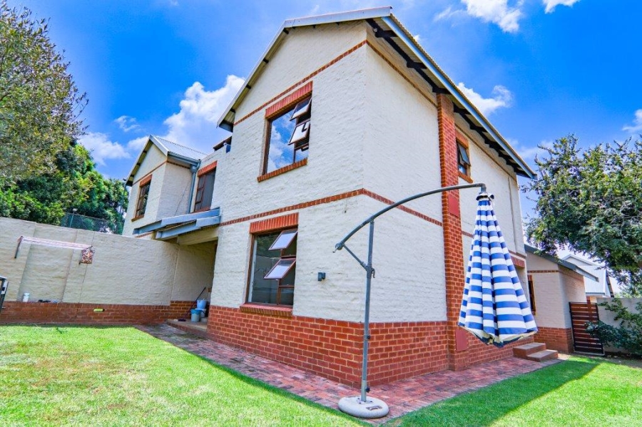 3 Bedroom Property for Sale in Candlewoods Country Estate Gauteng