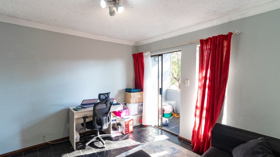 1 Bedroom Property for Sale in Noordwyk Gauteng