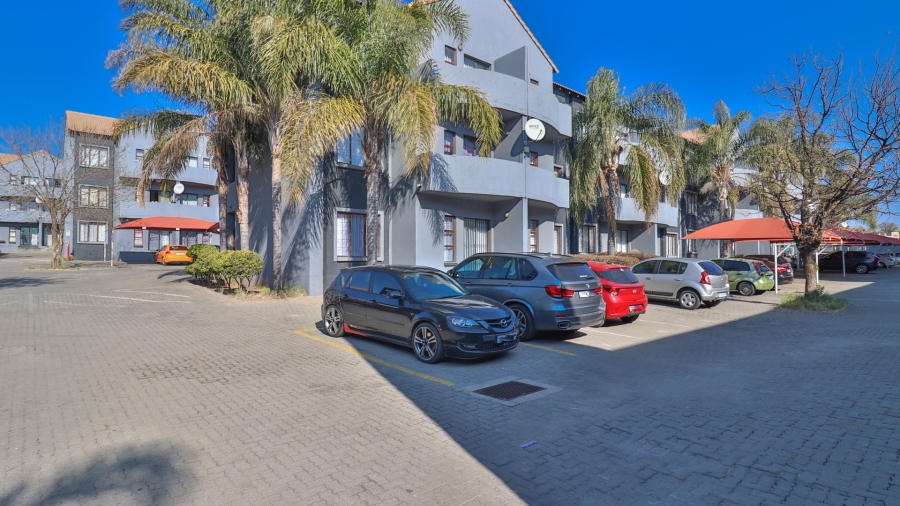 1 Bedroom Property for Sale in Noordwyk Gauteng