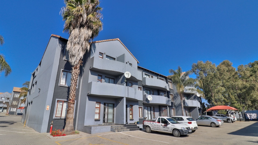 1 Bedroom Property for Sale in Noordwyk Gauteng