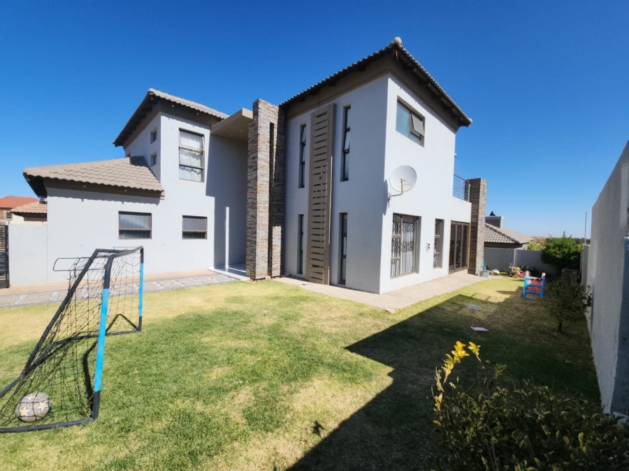 4 Bedroom Property for Sale in Wildtuinpark Gauteng