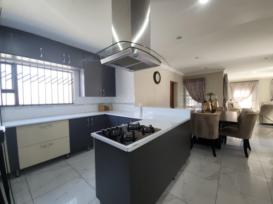 4 Bedroom Property for Sale in Wildtuinpark Gauteng