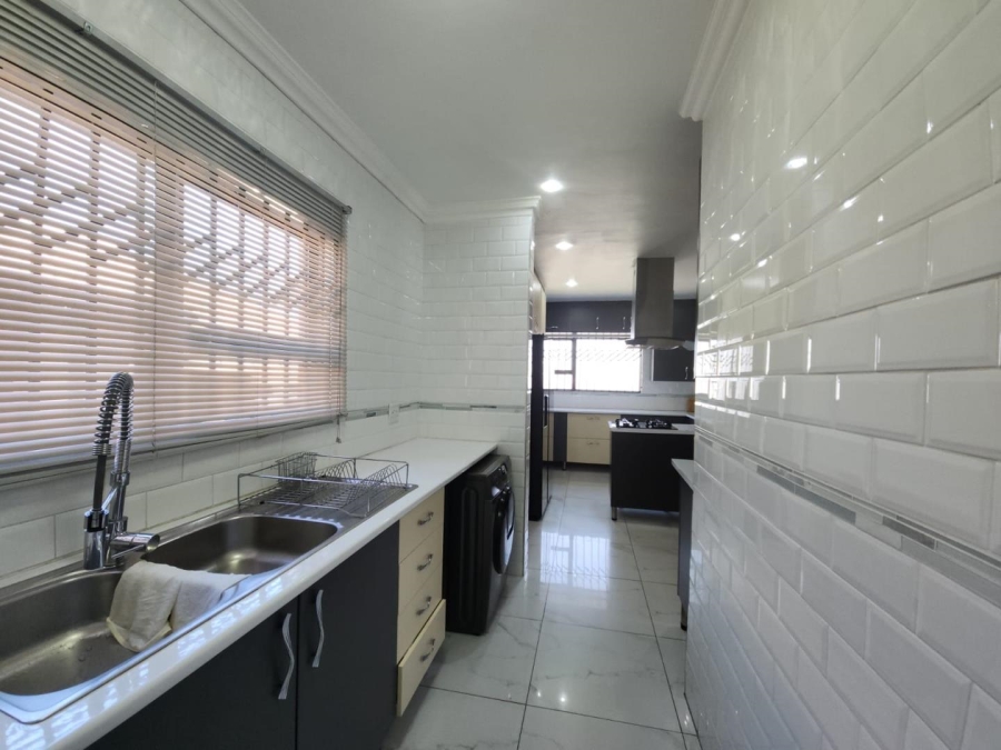 4 Bedroom Property for Sale in Wildtuinpark Gauteng