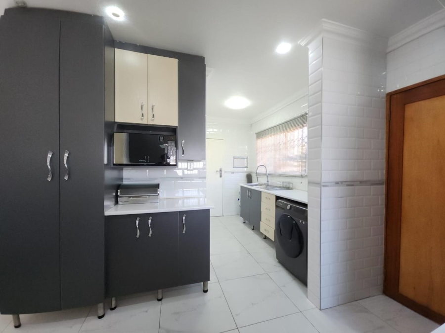 4 Bedroom Property for Sale in Wildtuinpark Gauteng