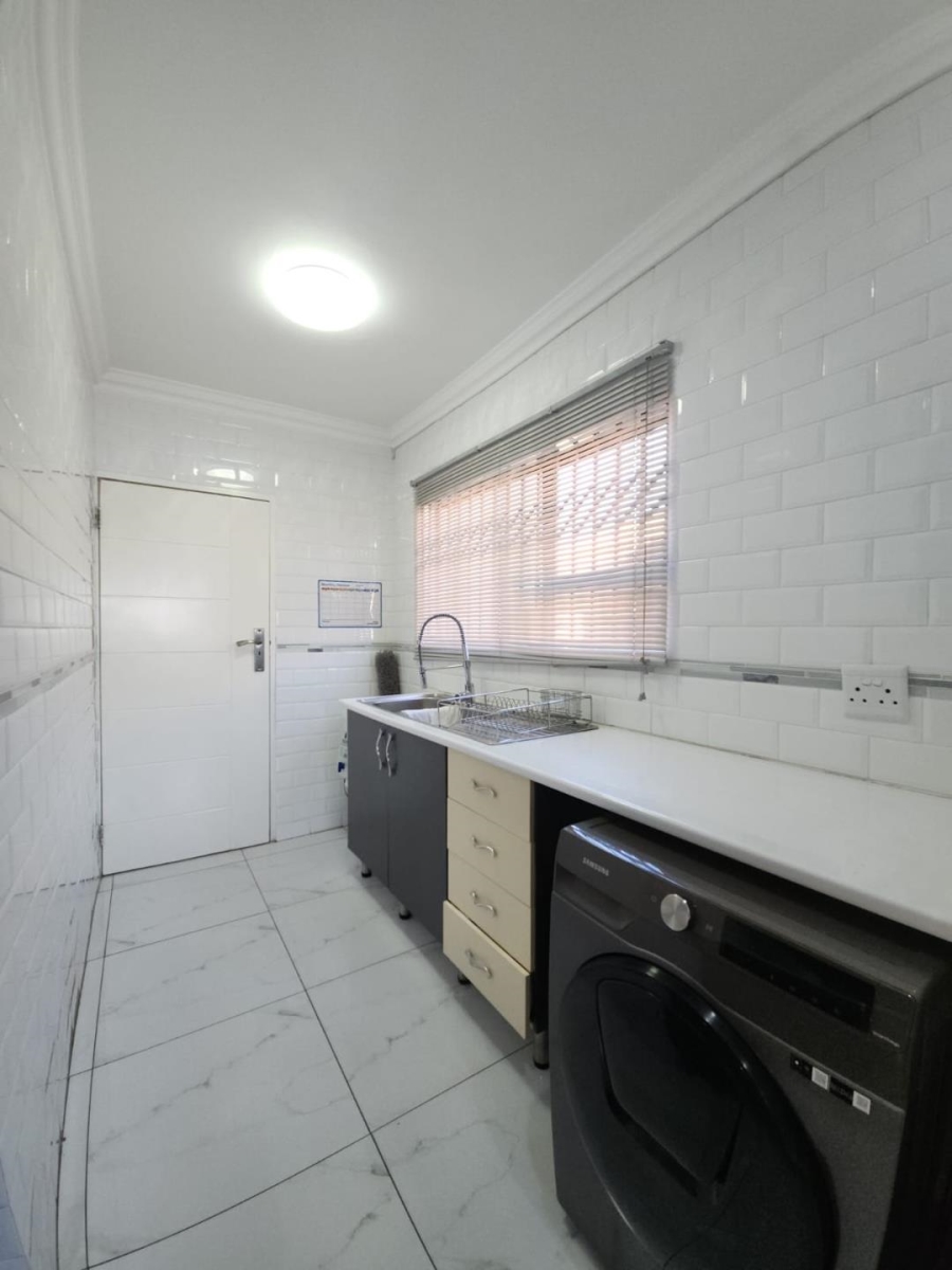 4 Bedroom Property for Sale in Wildtuinpark Gauteng