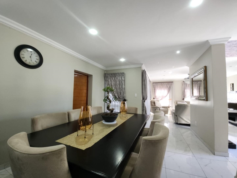 4 Bedroom Property for Sale in Wildtuinpark Gauteng